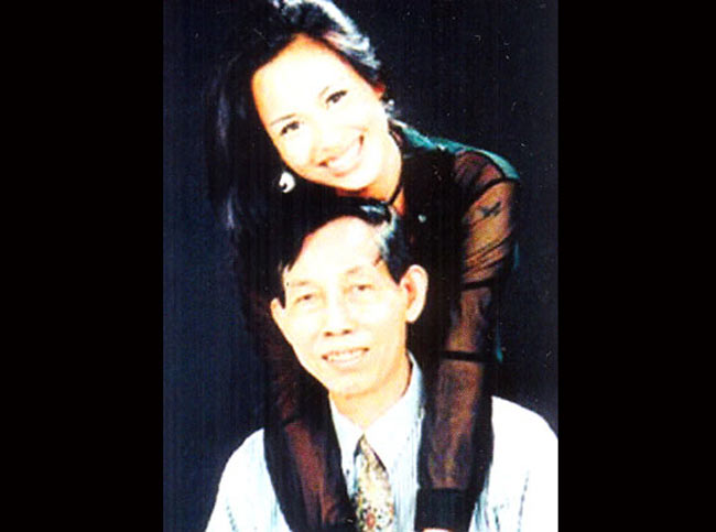 Sinh ra trong một gia đình 'con nhà nòi' nghệ sĩ, bố là nhạc sĩ Thuận Yến, mẹ là NSƯT Thanh Hương, Thanh Lam. Ảnh: Thanh Lam cùng bố là nhạc sĩ Thuận Yến